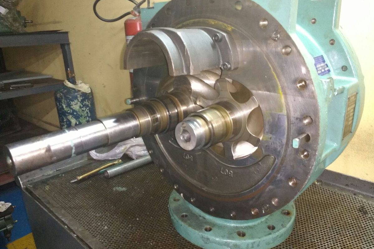 Compressor parafuso aberto durante overhaul