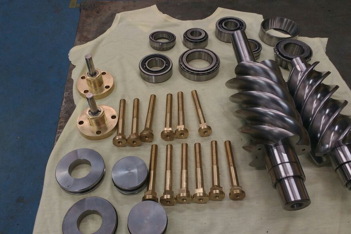 Componentes de compressor parafuso durante overhaul